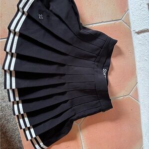 Elegant Black Pleated Mini Skirt with White Trim